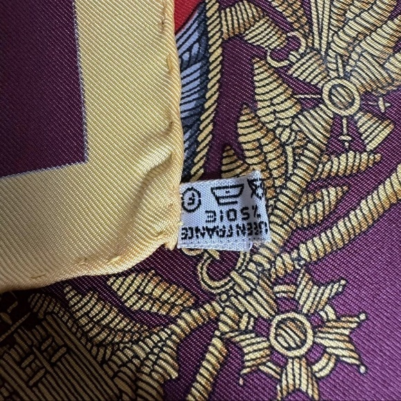 💎🔥Hermes silk scarf "LES ARMES DE PARIS 💎🔥 - Picture 9 of 11